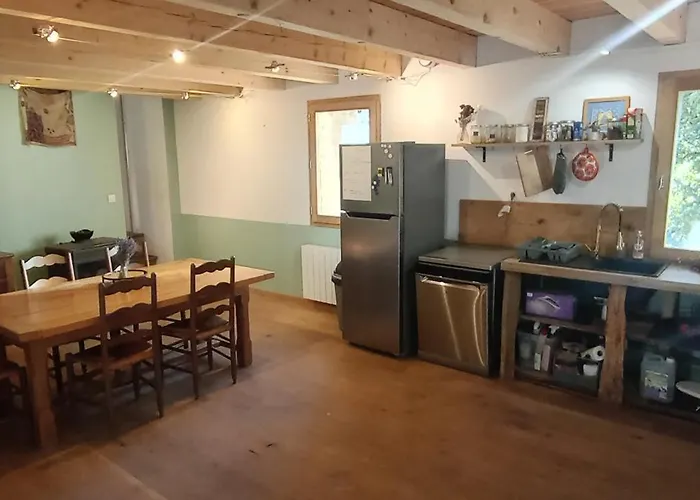 Jas Provencal Pour 6 Personnes A 2Mn De La Grange De Javon